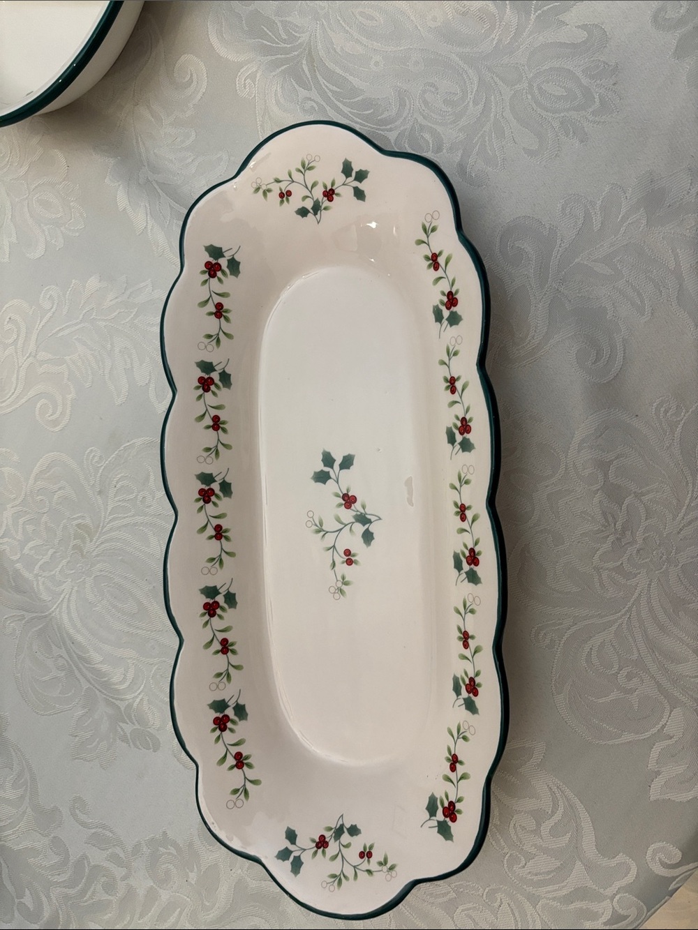 Pfaltzgraff White Oval Holly & Berry Serving Platter with Green Trim like new